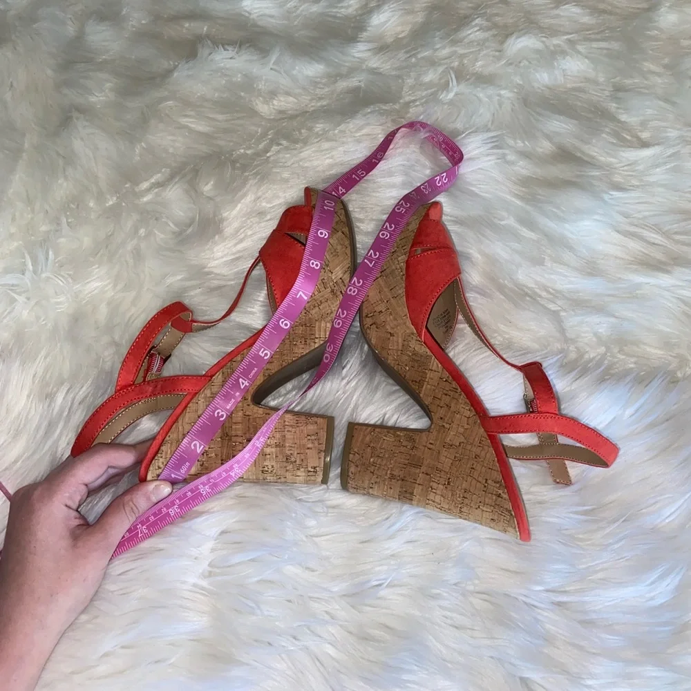 Sun & Stone salmon colored wedges size 9 NWOT